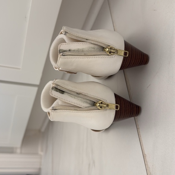 Sandals - Picture 4 of 4